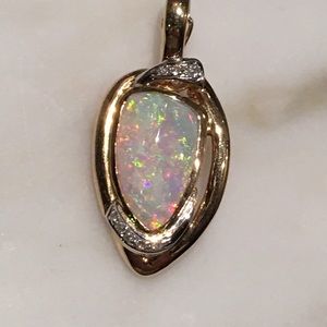 VINTAGE 14K OPAL & DIAMOND PENDANT